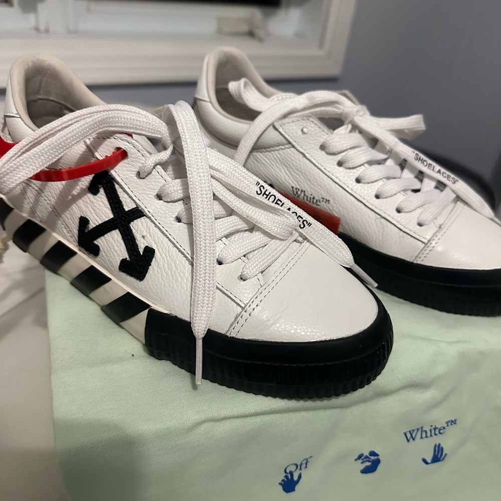 Off-White Low Vulcanized leather sneakers